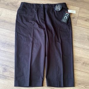 NWT Size 14 black capris Bay Studio